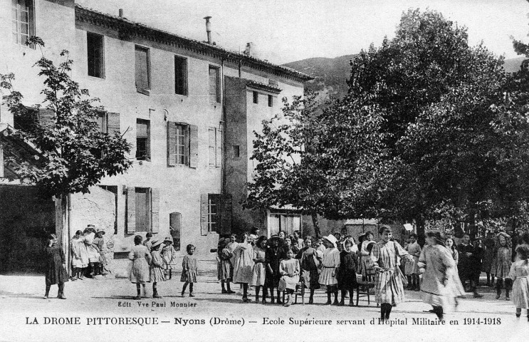 L'école ayant servi d'hôpital militaire en 1914-1918.
