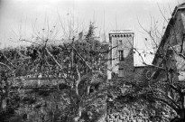 Rochegude. - La tour du XIXe siècle du château.