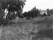 Charols, château de Salettes. - Vue depuis le ruisseau de Salettes, à l'est.