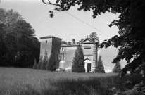 Châteaudouble.- Façade extérieure est du château.