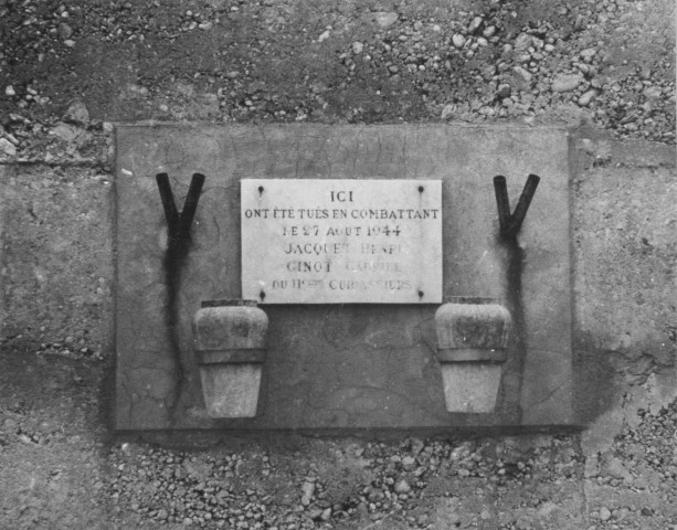 20. Brigade de Bourg-de-Péage. Nature de la commémoration : stèle. Lieu : Bourg-de-Péage, mur des Maristes. Nombre de victimes, mortes au combat : 2. Circonstances : le 27 août 1944, deux cuirassiers tués au combat.