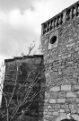 Grignan. - Détail du mur de soutènement des terrasses du château.