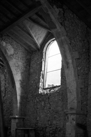 Dieulefit.- La fenêtre nord de la nef de la chapelle Saint-Pierre.