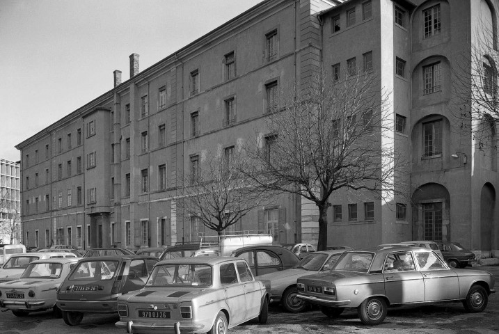 Valence.- Le centre administratif Brunet.