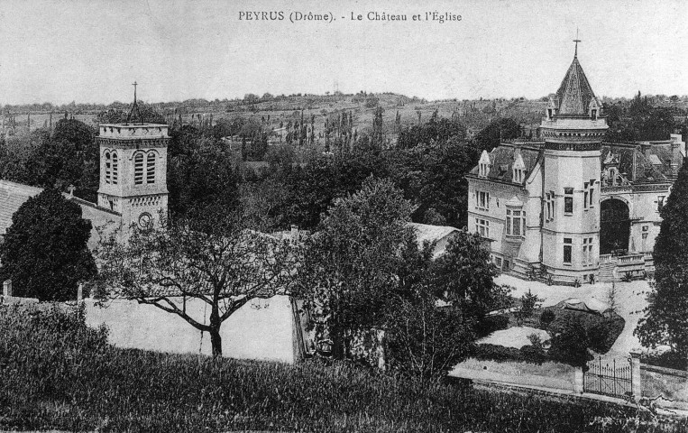 Peyrus. - L'église Saint-Pierre et le château.