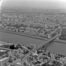Vue aérienne de la ville et du pont Frédéric Mistral.