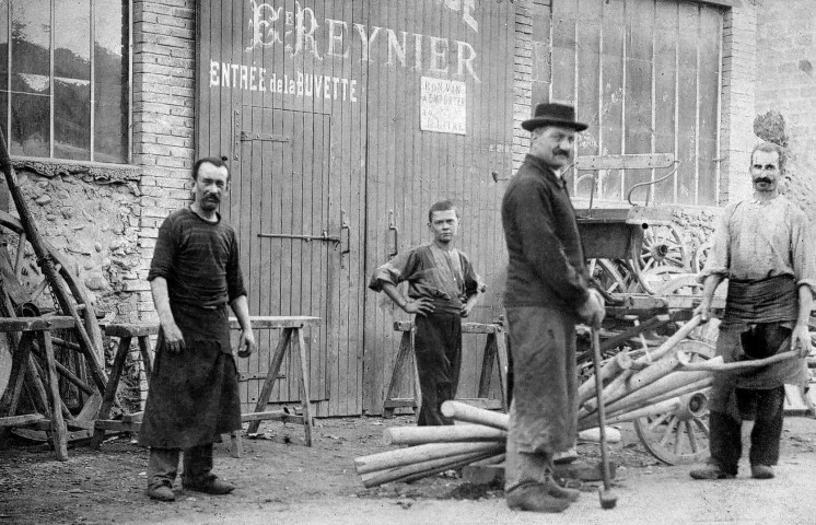 Valence.- Établissements Reynier, charron, 6 avenue Sadi-Carnot.