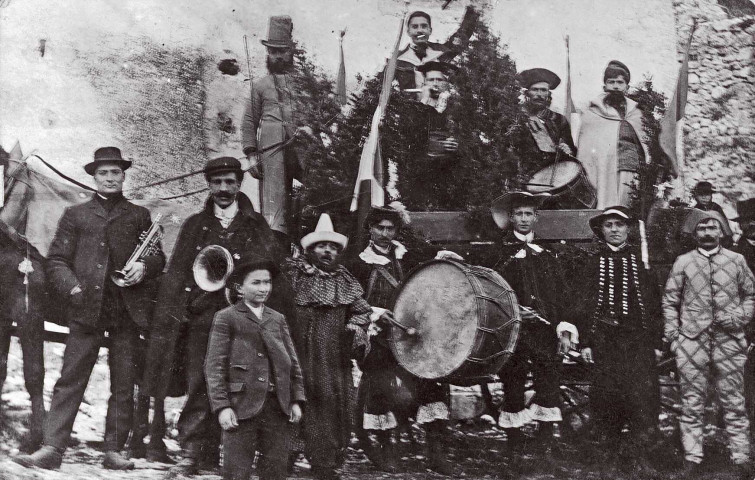 Vaunaveys-la-Rochette.- Fête des bouviers à Vaunaveys en février 1908.