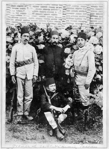 Iran. - Groupe de révolutionnaires à Rescht en Perse.