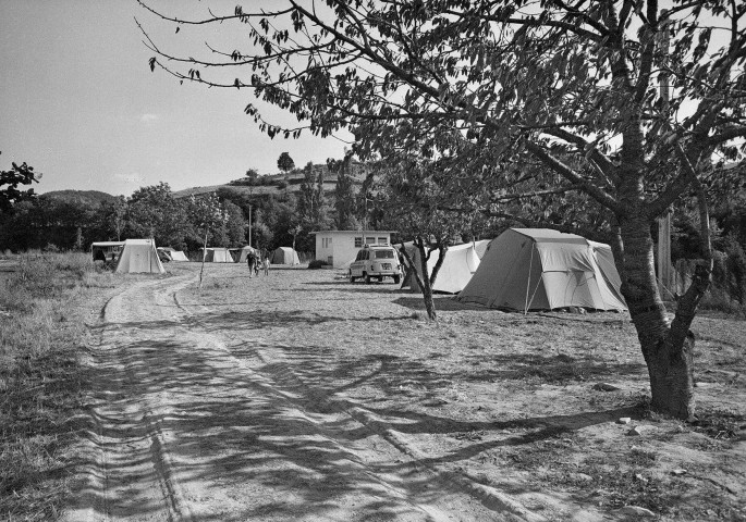 Bourdeaux.- Le camping