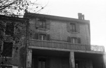 Étoile-sur-Rhône.- Maison Roux à l'angle de la place de la République et de Grande Rue.