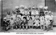 Enfants le jour de la fête des écoles laïques.