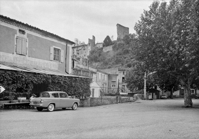 Bourdeaux.- La place Grand Quai