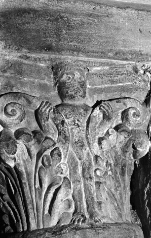 Champagne (Ardèche). - L'église Saint-Pierre, chapiteau.