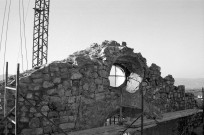 Mirmande.- Dernière travée ouest de la nef de l'église Sainte-Foy, pendant les travaux de couverture.