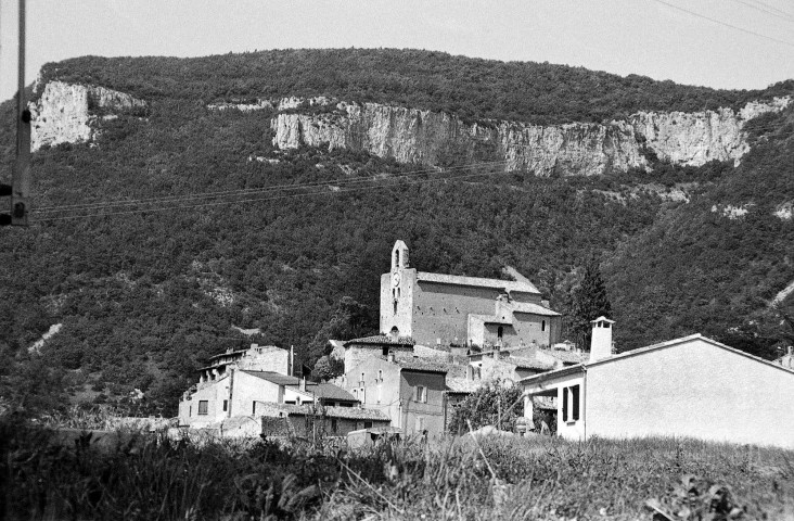 Pont-de-Barret. - Vue du village et de l'église Notre-Dame la Brune.