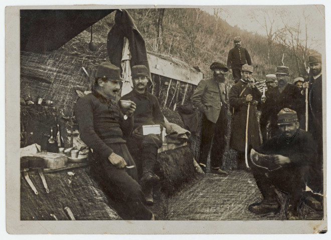 La Neuville-au-Pont, 2ème compagnie. - Abri du capitaine Geoffrey Romezin au cantonnements de repos aux abris du calvaire de la cote à vigne.