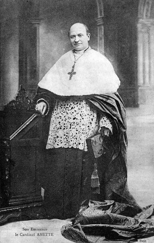 Portrait de Léon-Adolphe Amette cardinal et archevêque de Paris de 1908 à 1920. Il est né à Douville-sur-Andelle (Eure) le 6 septembre 1850 et décédé à Anthony (Yvelines) le 29 août 1920.