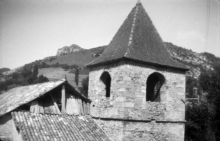 Clansayes. - Le clocher de l'église Saint-Michel.