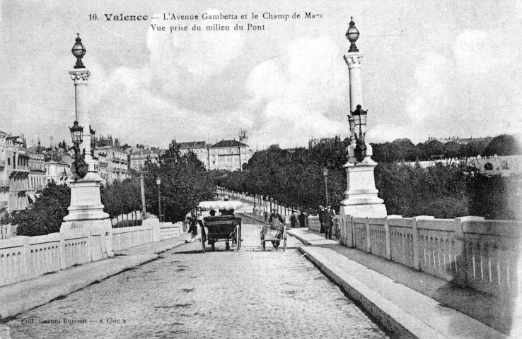 L'avenue Gambetta vue du pont.