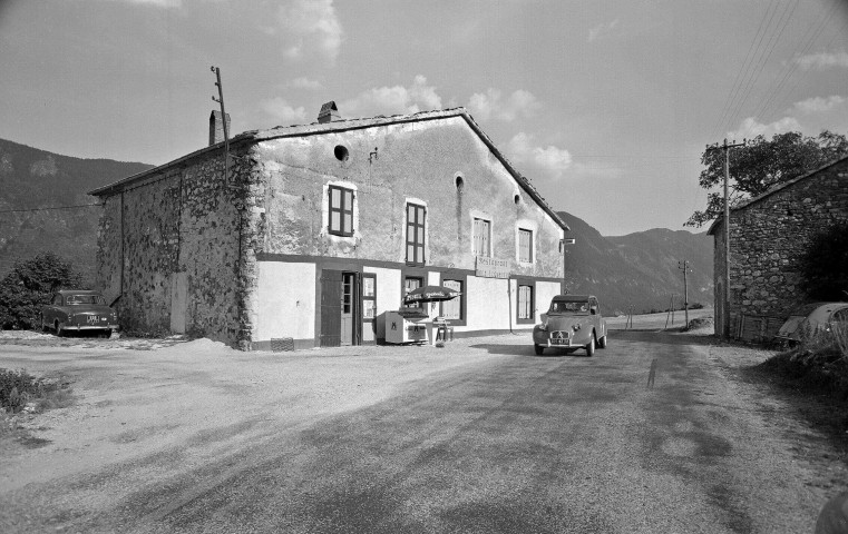 Saint-Agnan-en-Vercors.- Restaurant à l'entrée du village.