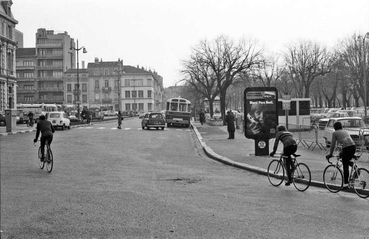 Valence.- L'avenue du Champ de Mars.