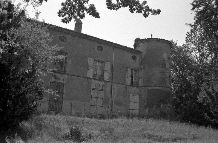 Châteaudouble.- La façade ouest du château.