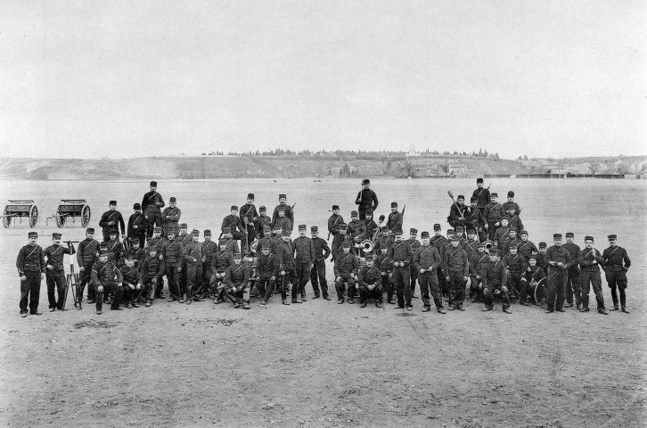 Valence. - Soldats de la 7e batterie, caserne La Tour Maubourg.