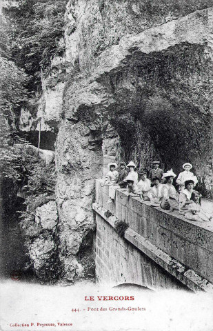 Touristes sur la route des Goulets.