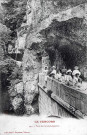 Touristes sur la route des Goulets.