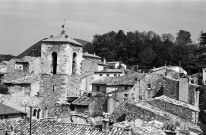 Dieulefit.- Les abords de l'église Saint-Roch.