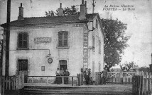 Portes-lès-Valence.- La gare de voyageurs et le passage à niveau.