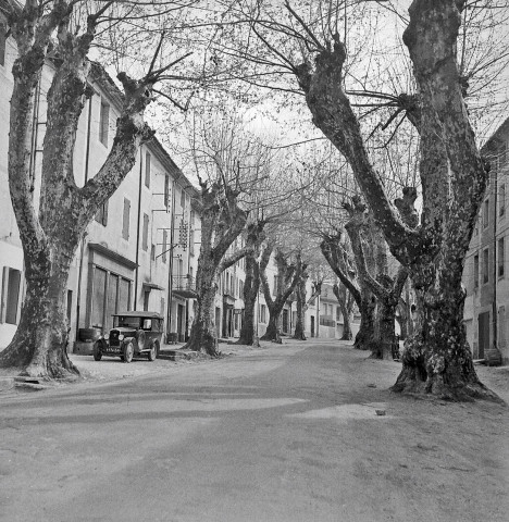 Buis-les-Baronnies.- Rue de la ville.