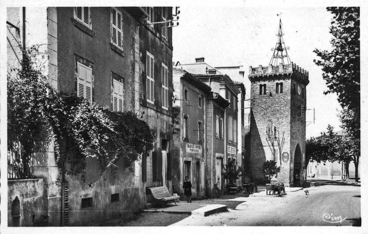 La porte place du Rasset.