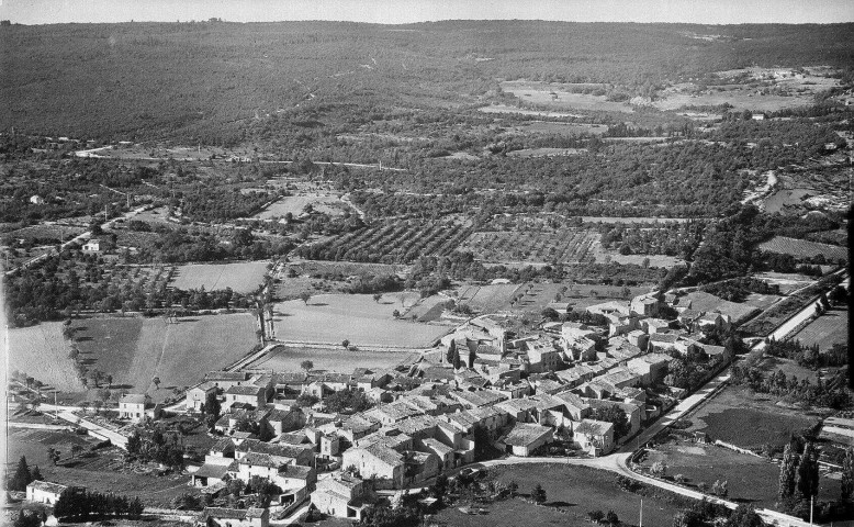 Salles-sous-Bois.- Vue aérienne du village.