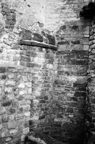 Francillon-sur-Roubion.- Restes du chevet roman de l'église Saint-Pierre-aux-Liens.