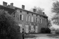 Allex. - Façade nord sur jardin du château de l'Isle.