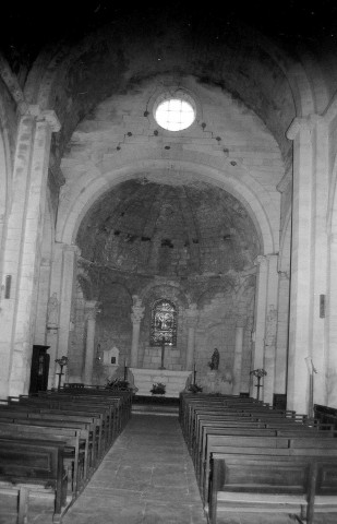 Saint-Restitut. - La nef de l'église Saint-Restitut.