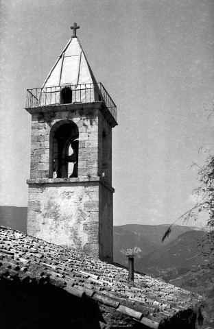 Montbrun-les-Bains. - Le clocher de l'église Notre-Dame et la couverture face Nord.