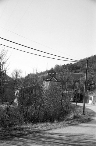 Saint-Ferréol-Trente-Pas.- Le chevet de l'église de Saint-Ferréol.
