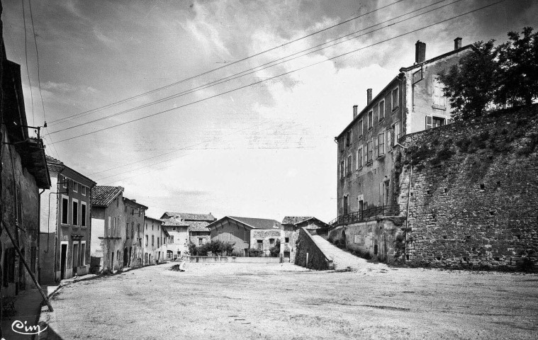 Place de la Mairie après la démolition de la chapelle des Pénitents.