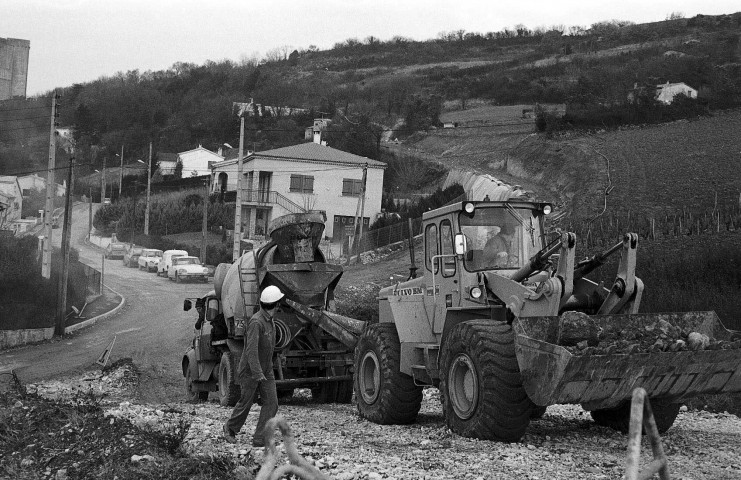 Crest. - Travaux sur les terrasses de la Tour.