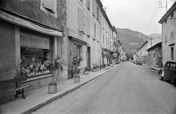 Châtillon-en-Diois. - Rue du Reclus.