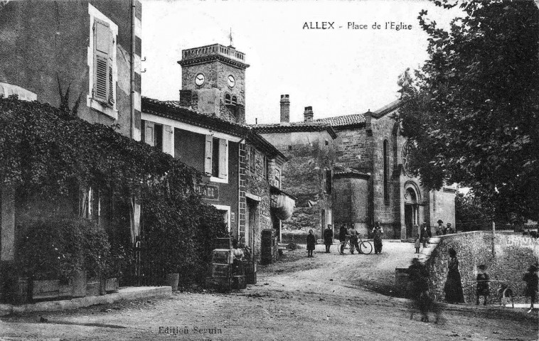 Place de l'église Saint-Maurice (XIIIe s.).