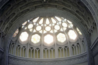 Châteauneuf-de-Galaure.- L'abside ajourée de l'église.