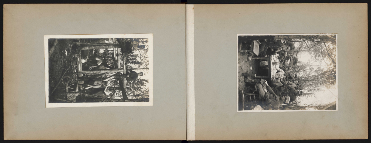 Construction d'une cahute. Militaires attablés.