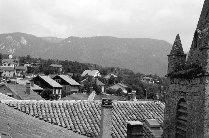 La Chapelle-en-Vercors.- La couverture du transept sud et du clocher de l'église Assomption de Notre-Dame.