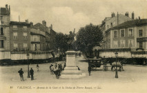 Valence. - Avenue de la gare et la statue de Pierre Bancel.