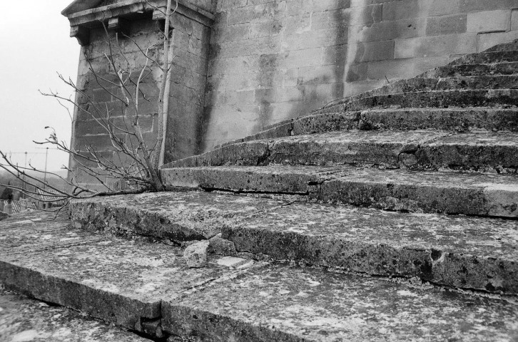 Saint-Restitut. - Détail de la couverture du chevet de l'église Saint-Restitut, avant travaux.