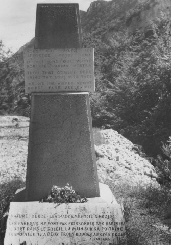34. Brigade de La Chapelle-en-Vercors. Nature de la commémoration : stèle. Lieu : Saint-Agnan, grotte de la Luire. Nombre de victimes, fusillées : 14. Circonstances : blessés de l'hôpital de Saint-Martin-en-Vercors, évacués dans la grotte de la Luire et fusillés par les Allemands.